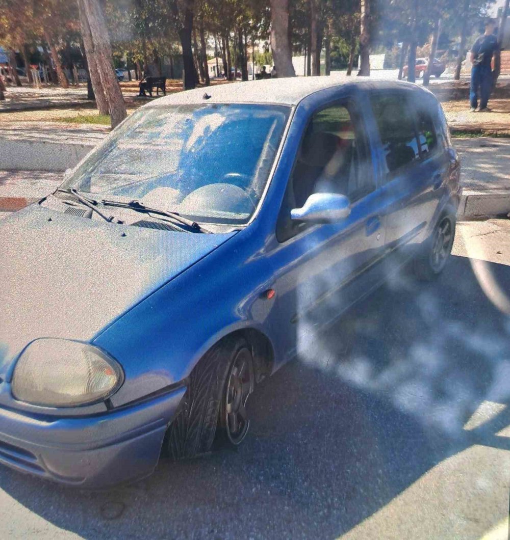 Kaza yaptığı yerde aracını bırakıp gitti