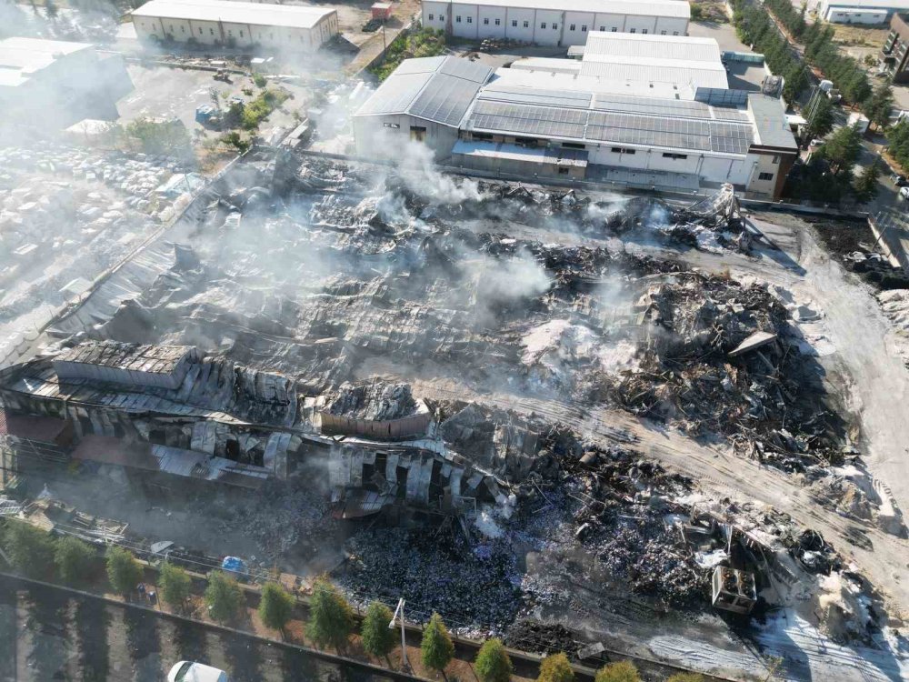 Niğde OSB’deki fabrika yangını 10 saatlik çalışma ile söndürüldü