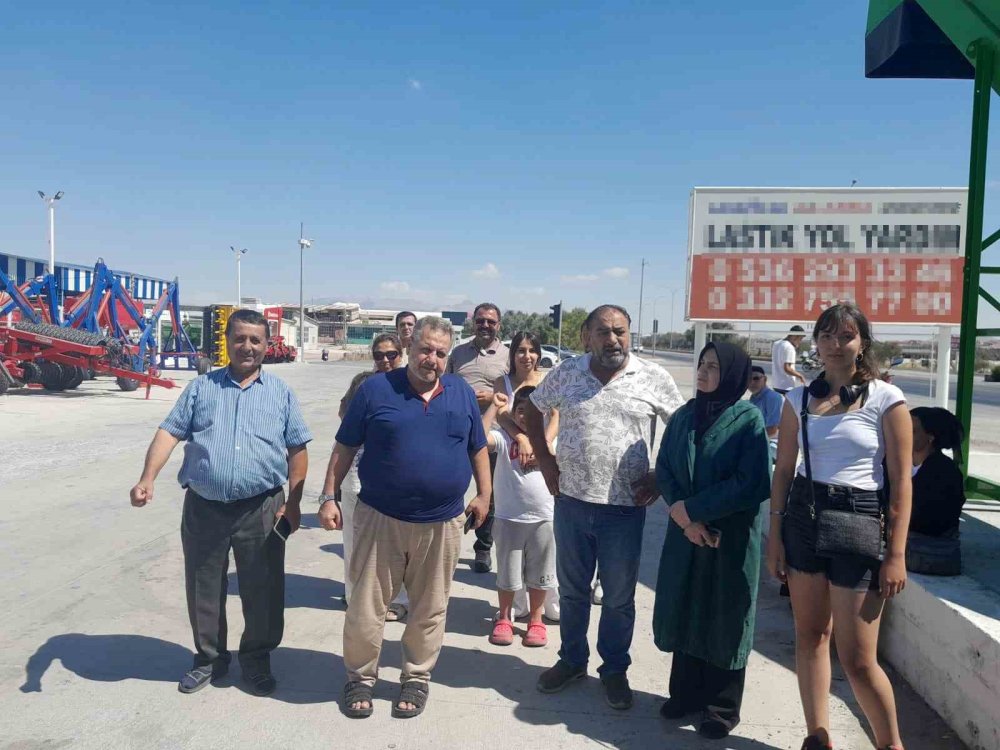 İzmir'den Yola Çıkan Adana Otobüsü Konya'da Kaldı! Yolculardan Mazot Parası İstediler