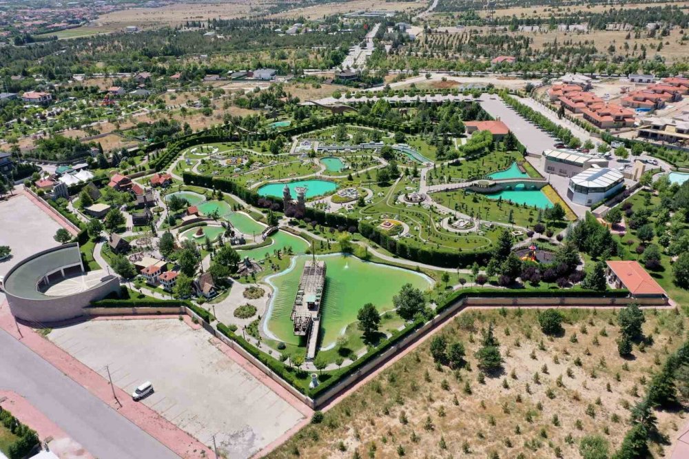 Konya’da Yaz Tatilinin En Renkli Adresi: 80 Binde Devr-i Alem Parkı