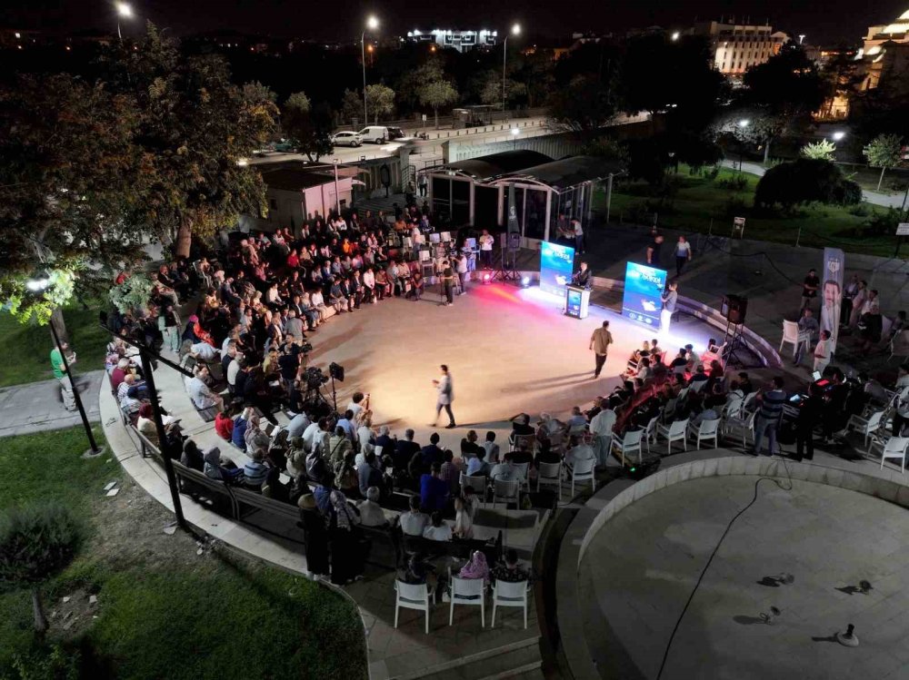 Mevlana'nın Gülbahçesi Şiire Açıldı