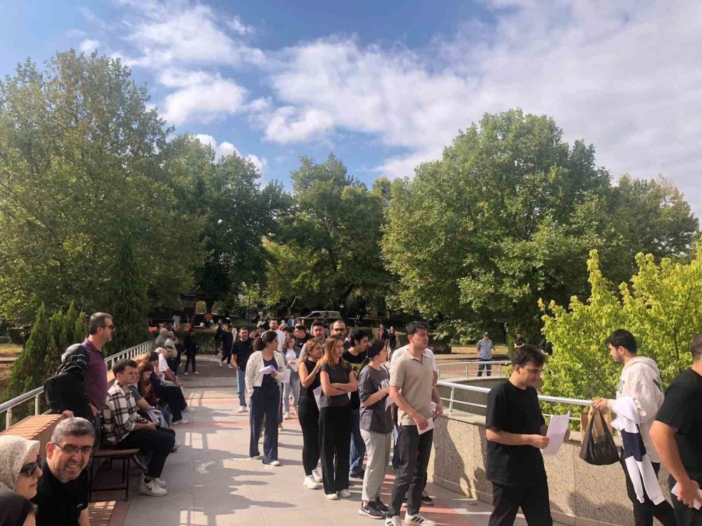 Yine Kapılar Tekmelendi Yine Yalvarmalar Bitmedi