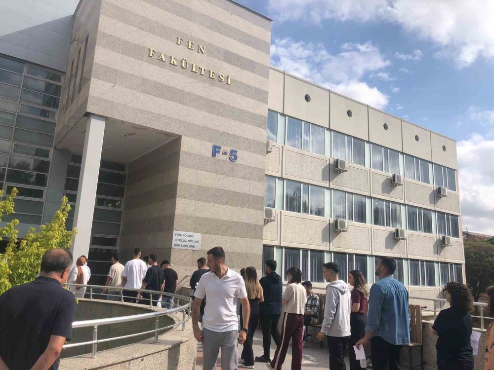 Yine Kapılar Tekmelendi Yine Yalvarmalar Bitmedi