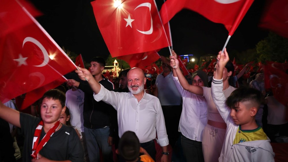 Dev ekranda milli maç heyecanı, hayal kırıklığıyla sonuçlandı