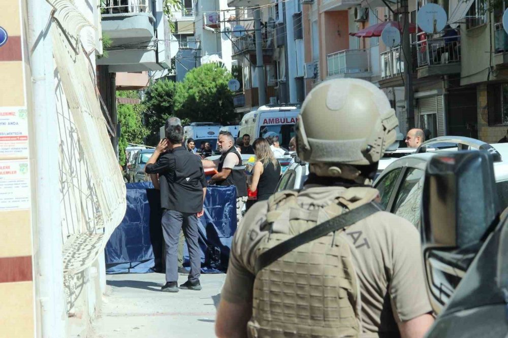 Saldırının olduğu sokak Türk bayraklarıyla donatıldı