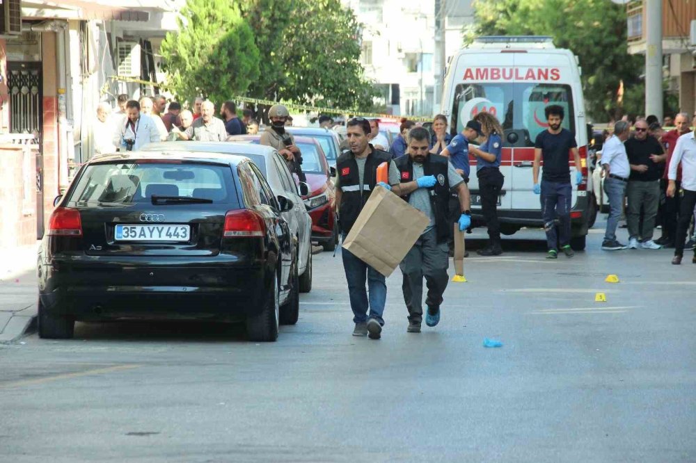 Saldırının olduğu sokak Türk bayraklarıyla donatıldı