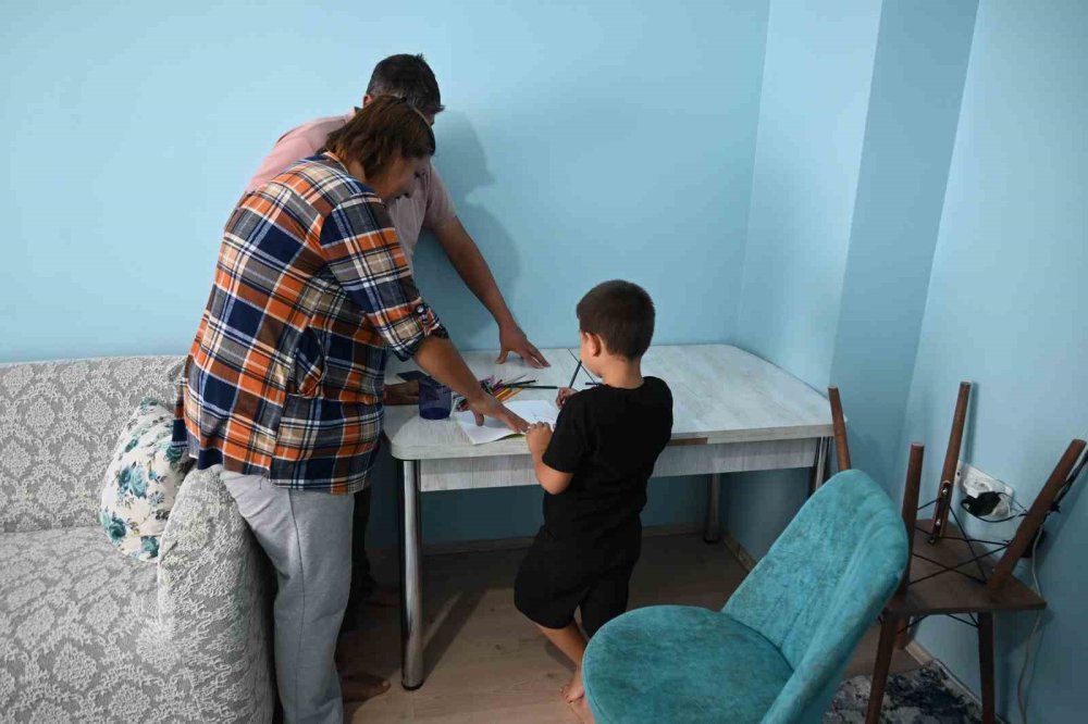 5 yaşındaki oğlunu döven adama, anneden meydan dayağı