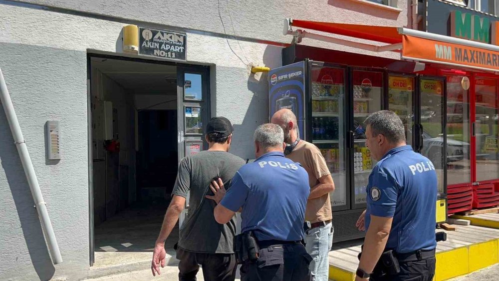 İlginç olay! 2'nci kattan düşen kadının yakınları esnafa saldırdı