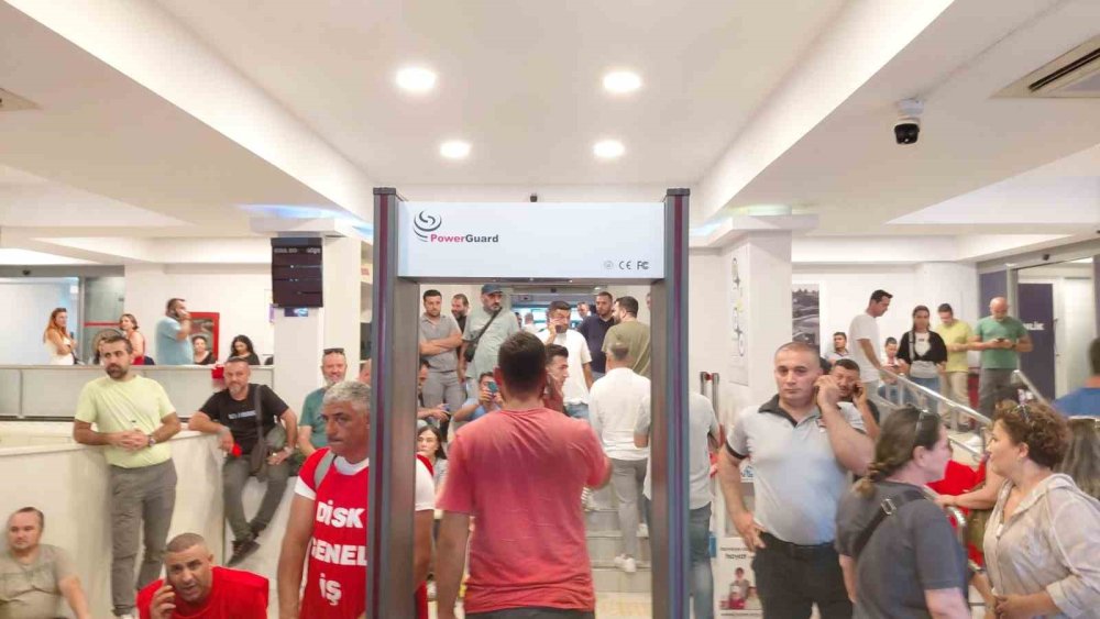 İzmir belediyelerinde maaş krizi büyüyor