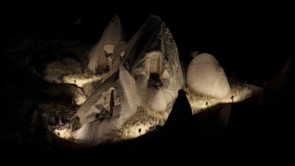 Kapadokya ışıklarla artık daha heybetli