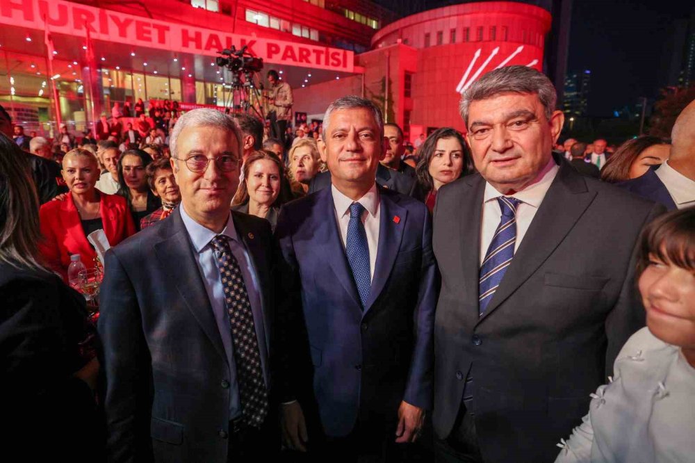 Özgür Özel: Benim İl Başkanım yanımdadır, Özgür Çelik’tir