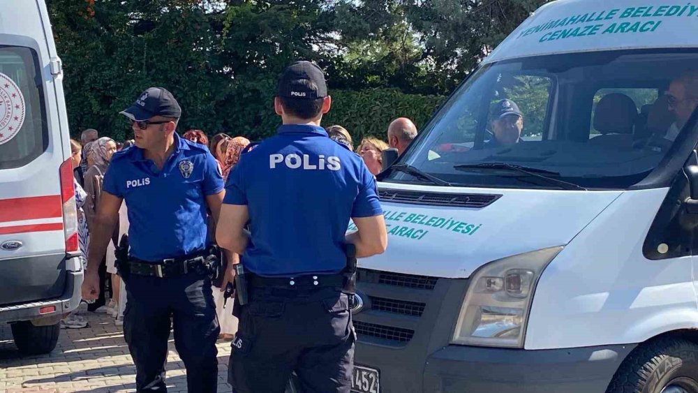 Torununun yanında gelinini öldürdü