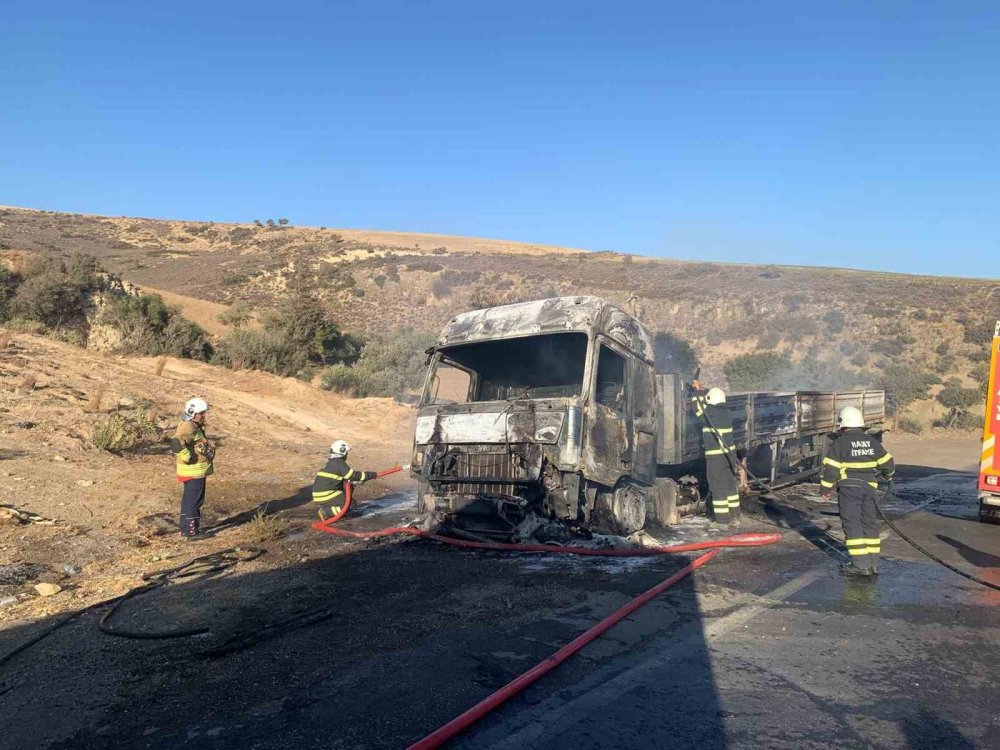 Ekmek teknesinin yanışını göz yaşlarıyla izledi