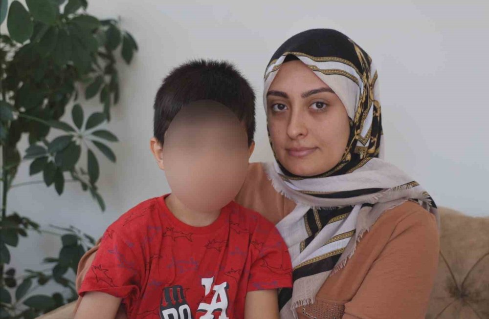 Bademcik ve geniz eti ameliyatı olan çocuğun ameliyatta dili ve dudağı yandı