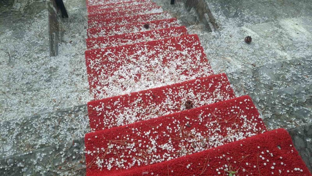 Bozkır'da dolu felaketi: Üreticiler büyük zarar gördü