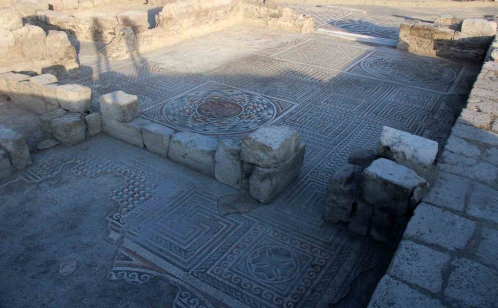 Bin 700 yıl önce yapılmış 3 boyutlu mozaikler kendine hayran bırakıyor