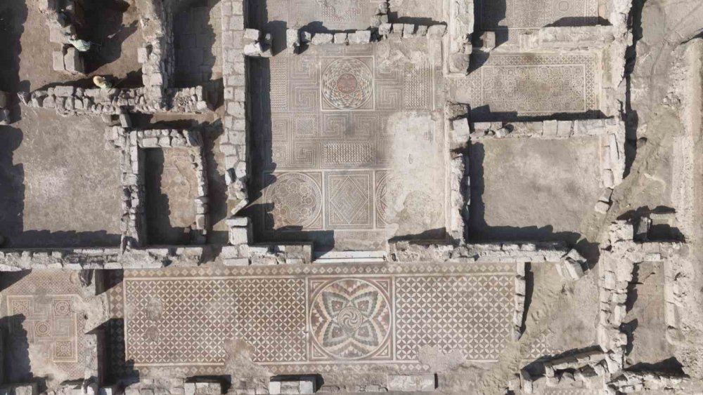 Bin 700 yıl önce yapılmış 3 boyutlu mozaikler kendine hayran bırakıyor
