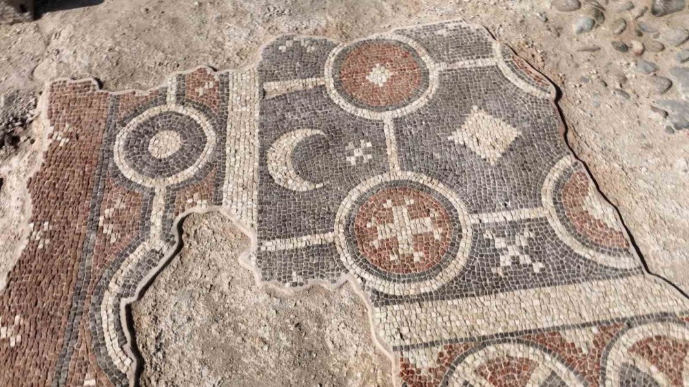 Bin 700 yıl önce yapılmış 3 boyutlu mozaikler kendine hayran bırakıyor