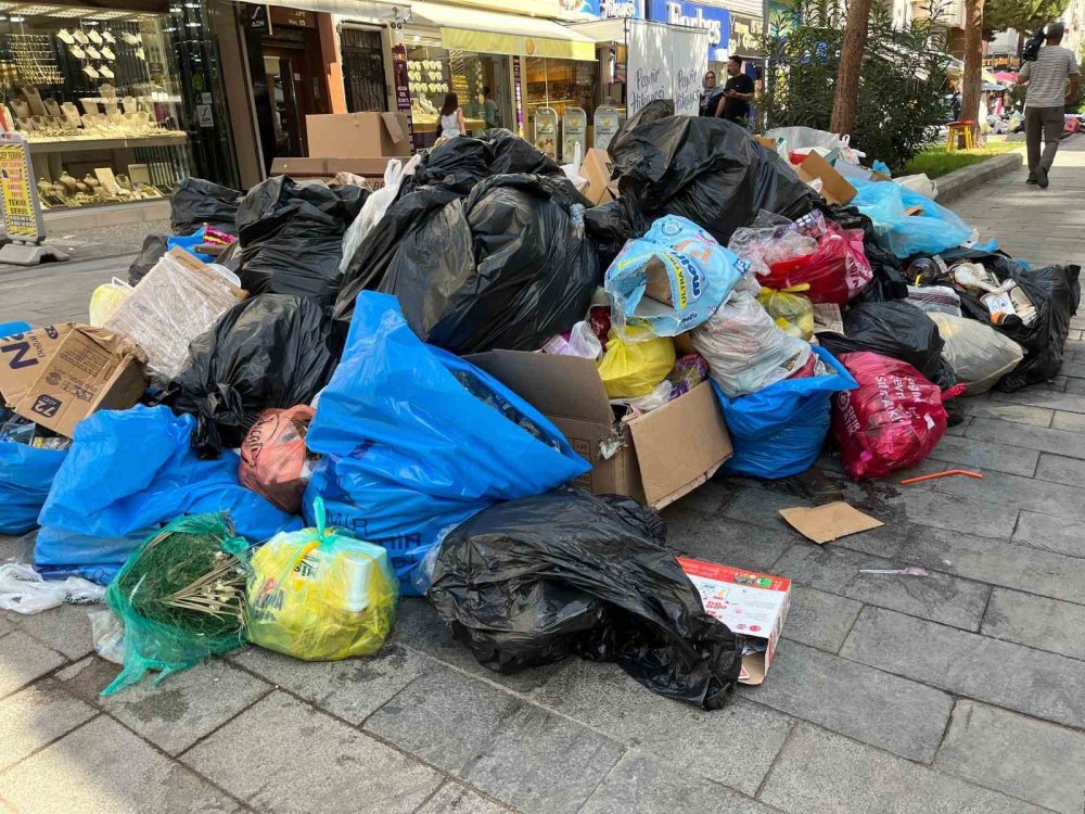 İzmir sokakları Hindistan'a döndü