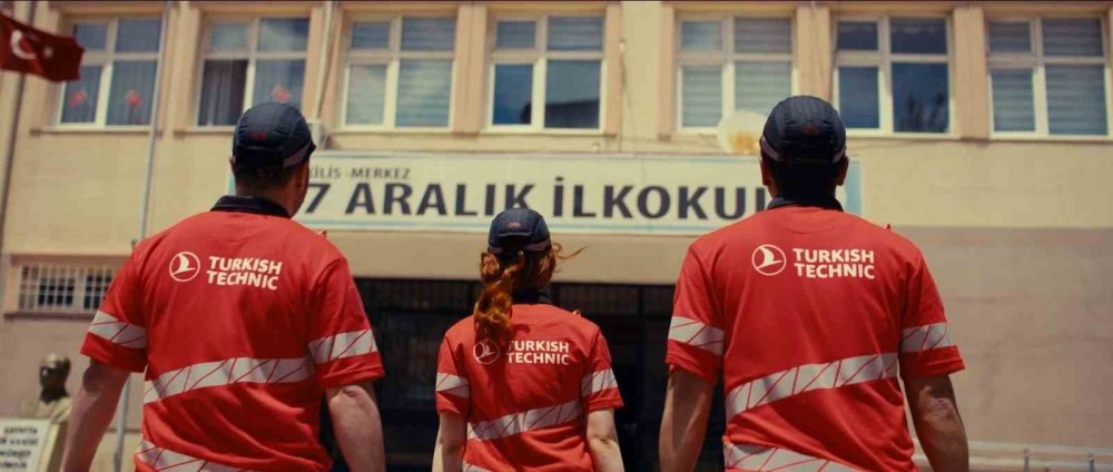 Türk Hava Yolları uçak koltuklarını okul çantalarına dönüştürdü