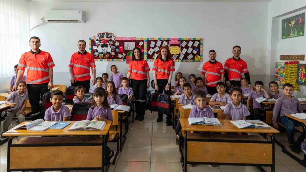 Türk Hava Yolları uçak koltuklarını okul çantalarına dönüştürdü