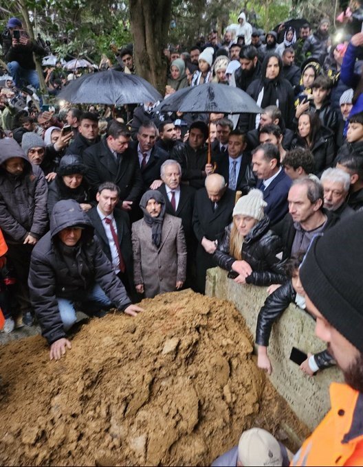 Devlet Bahçeli, Ferdi Tayfur’un kabrini yaptırdı