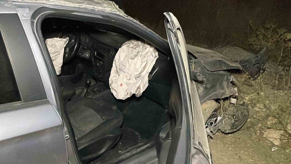 Karaman-Konya kara yolunda seyreden otomobil tarlaya takla attı