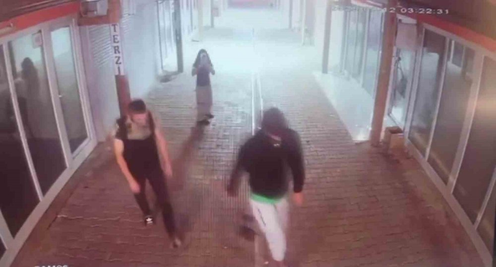 Kameraya el hareketi yaptı polisten karşılığını böyle aldı