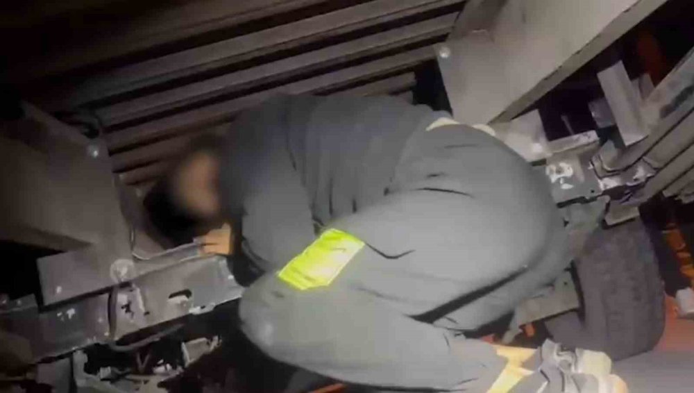 Oto kurtarıcıya gizli bölme yapıp göçmen sakladılar