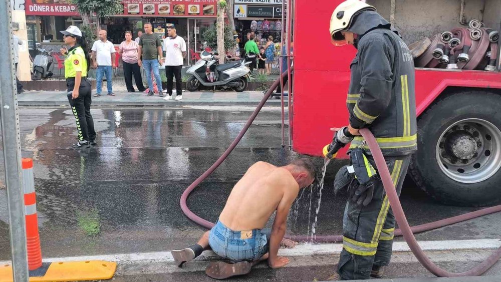 Üzerine döktüğü benzin gözlerinden ediyordu