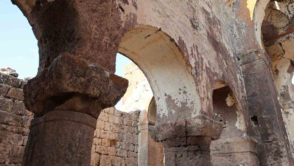 1500 Yıllık Kızıl Kilise, Aziz Gregorius’un İzinde Ziyaretçilerini Ağırlıyor