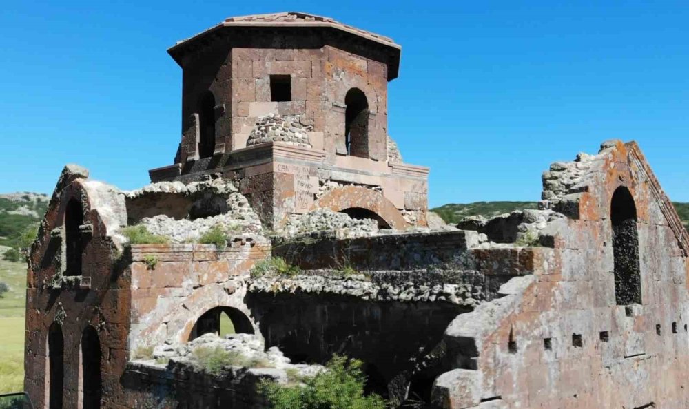 1500 Yıllık Kızıl Kilise, Aziz Gregorius’un İzinde Ziyaretçilerini Ağırlıyor