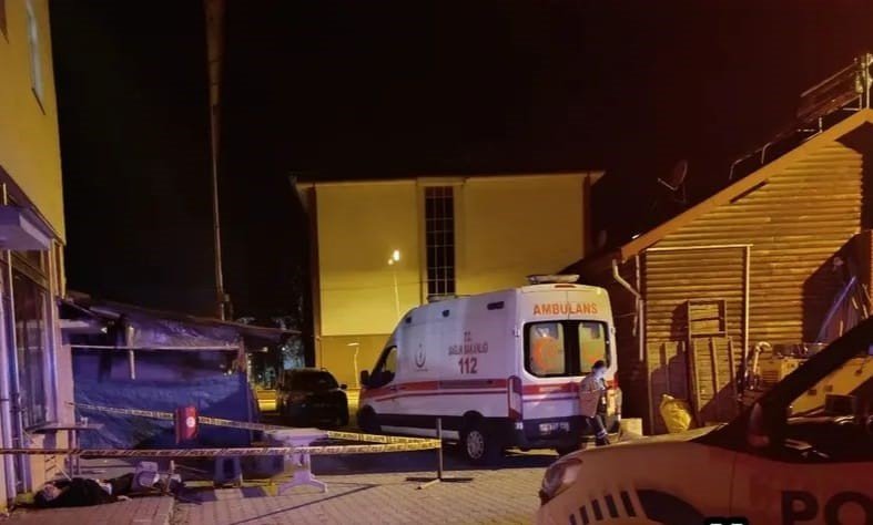 Oturduğu sandalyeden düşüp can verdi