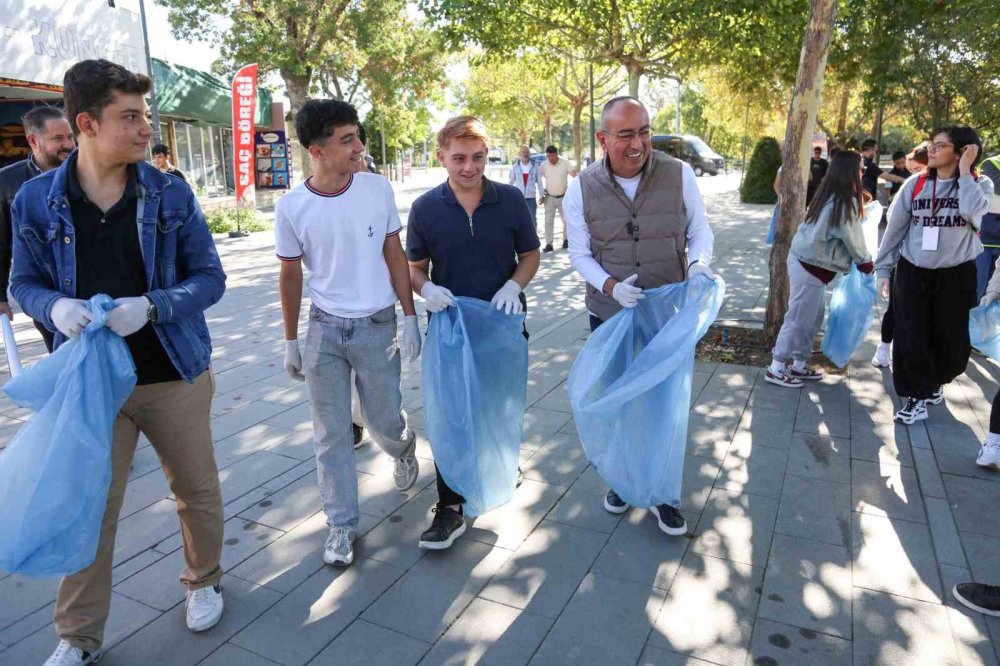 Dünya Temizlik Günü'nde Meram Köprüsü'nden anlamlı mesaj