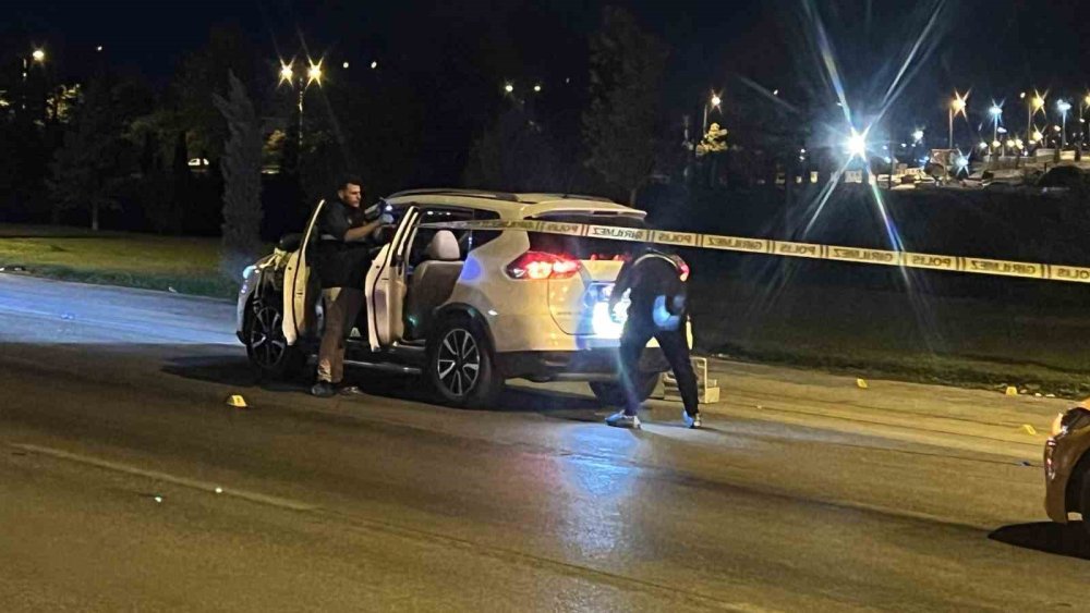 Havaalanı yolunda silahlı saldırı: Aracın önünü kesip kurşun yağdırdılar