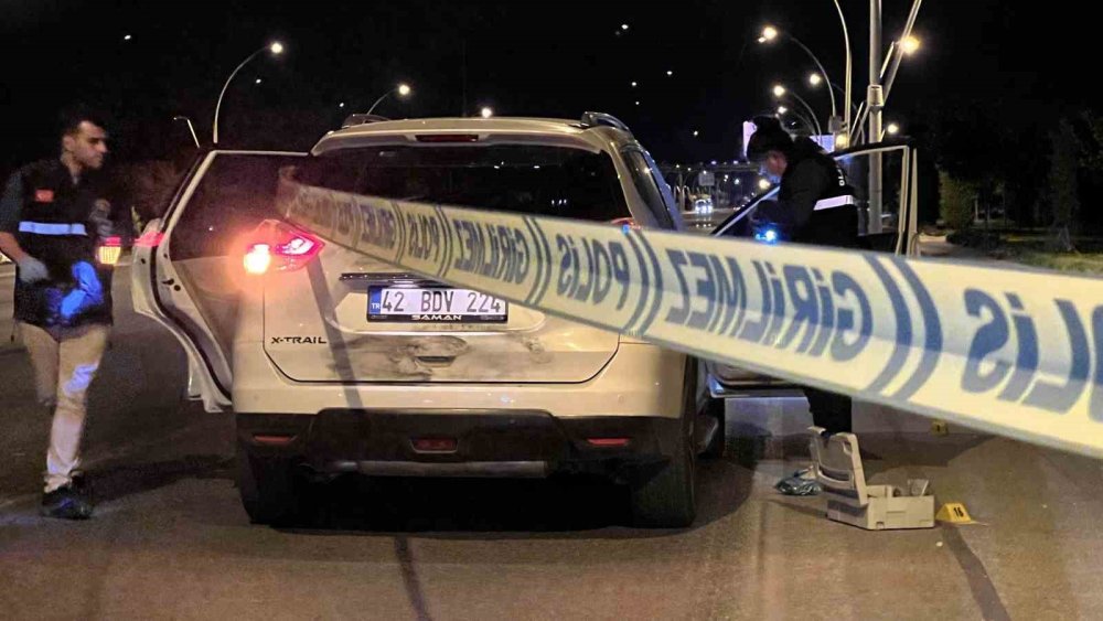 Havaalanı yolunda silahlı saldırı: Aracın önünü kesip kurşun yağdırdılar