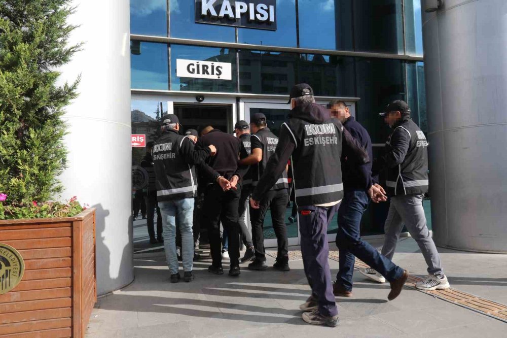 Hayvan ticareti yalanıyla tefecilik polisten kaçmadı