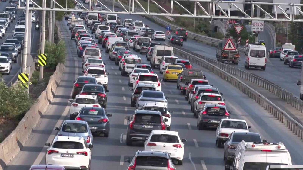 İstanbul trafiğine çözüm yok!