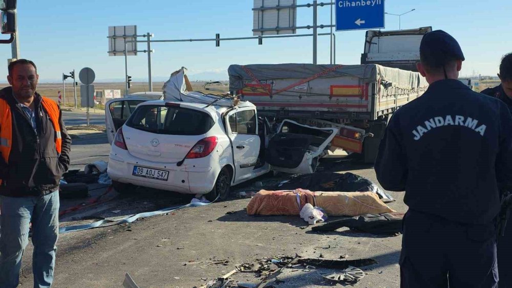 Konya Yolunda Feci Kaza: Tıra Çarpan Otomobilde Anne Hayatını Kaybetti