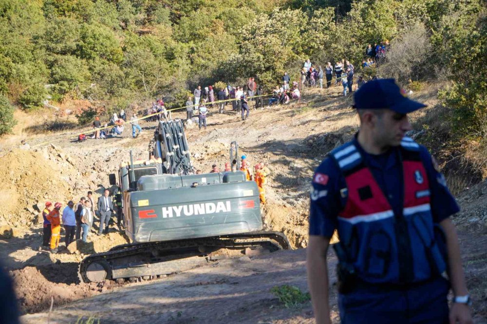 Su kuyusu açarken göçük altında kalan çiftçilerin cansız bedenlerine ulaşıldı