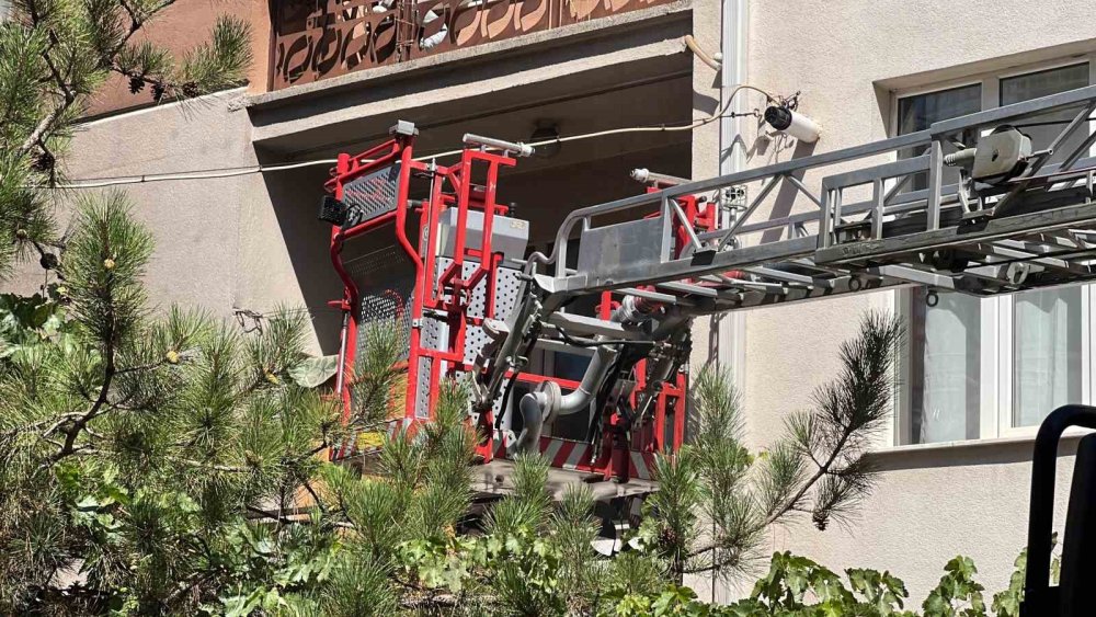 Alavardı'da dairede çıkan yangın 3 kişiyi hastanelik etti