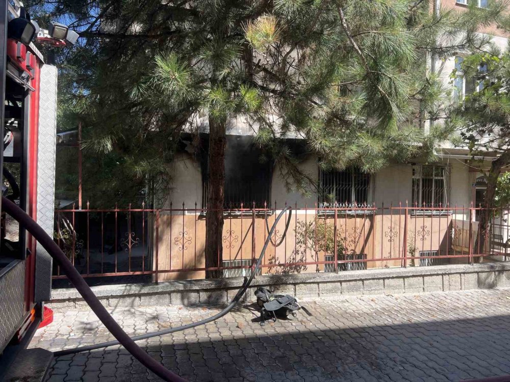 Alavardı'da dairede çıkan yangın 3 kişiyi hastanelik etti