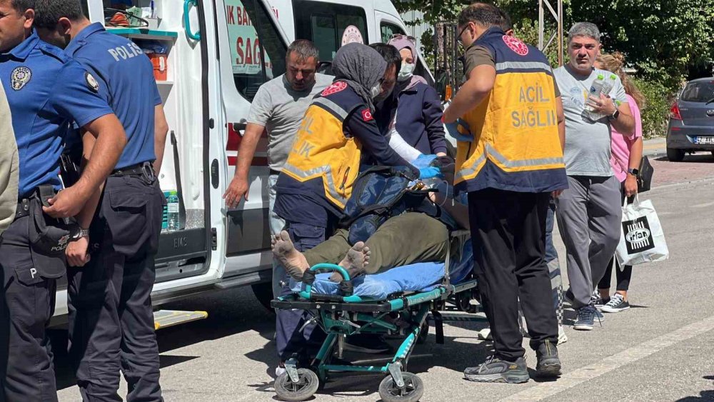 Alavardı'da dairede çıkan yangın 3 kişiyi hastanelik etti