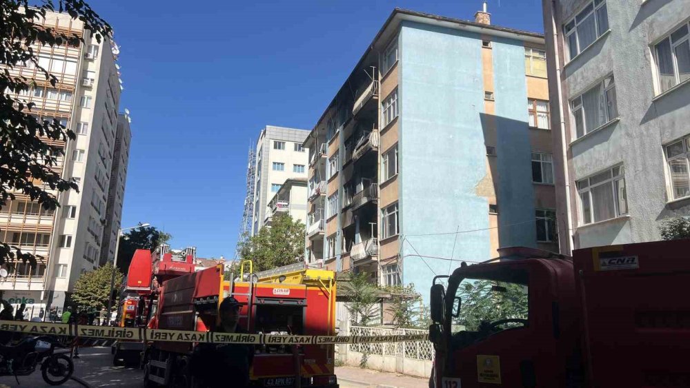 Bir yangın haberi de Selçuklu'dan 13 kişiyi etkiledi