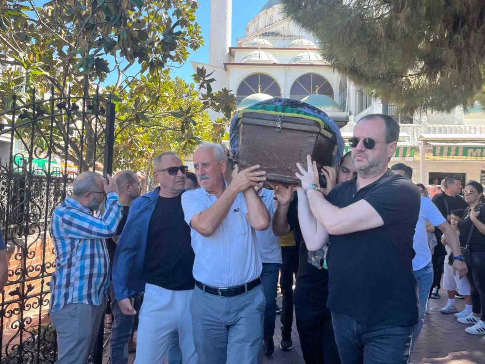 İzmir'de okulun buruk günü olacak! Ebrar Aktaş son yolculuğunda