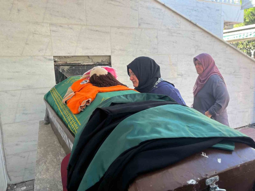 İzmir'de okulun buruk günü olacak! Ebrar Aktaş son yolculuğunda