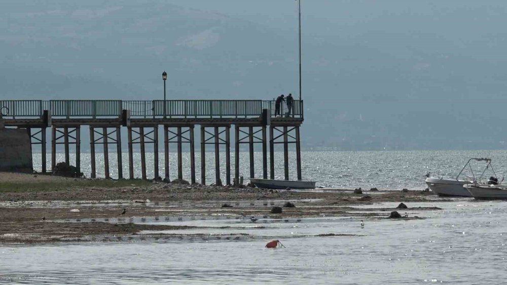 Türkiye'nin bir gölü daha can çekişiyor