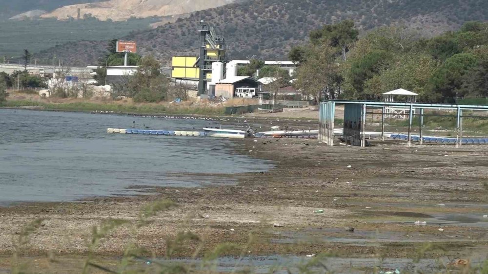 Türkiye'nin bir gölü daha can çekişiyor