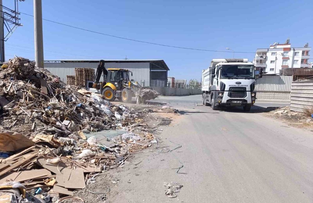 Bugüne kadar neredeydiniz? 4 mahalleden 20 kamyon atık toplandı