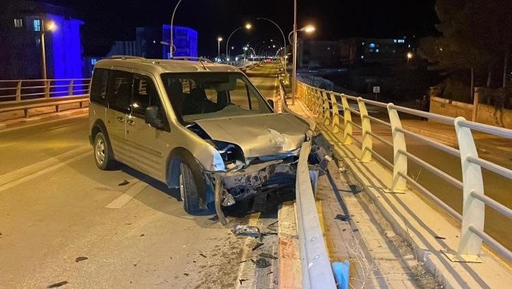 Konya plakalı araç Karaman'da üstgeçidi savaş alanına çevirdi